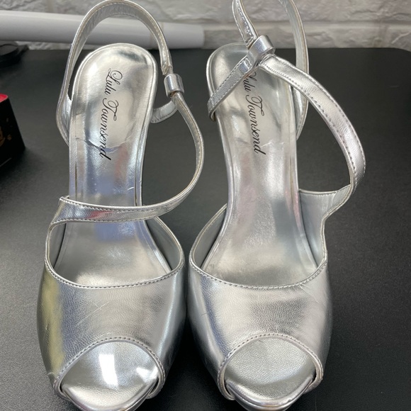 Shoes - Silver slingbacks